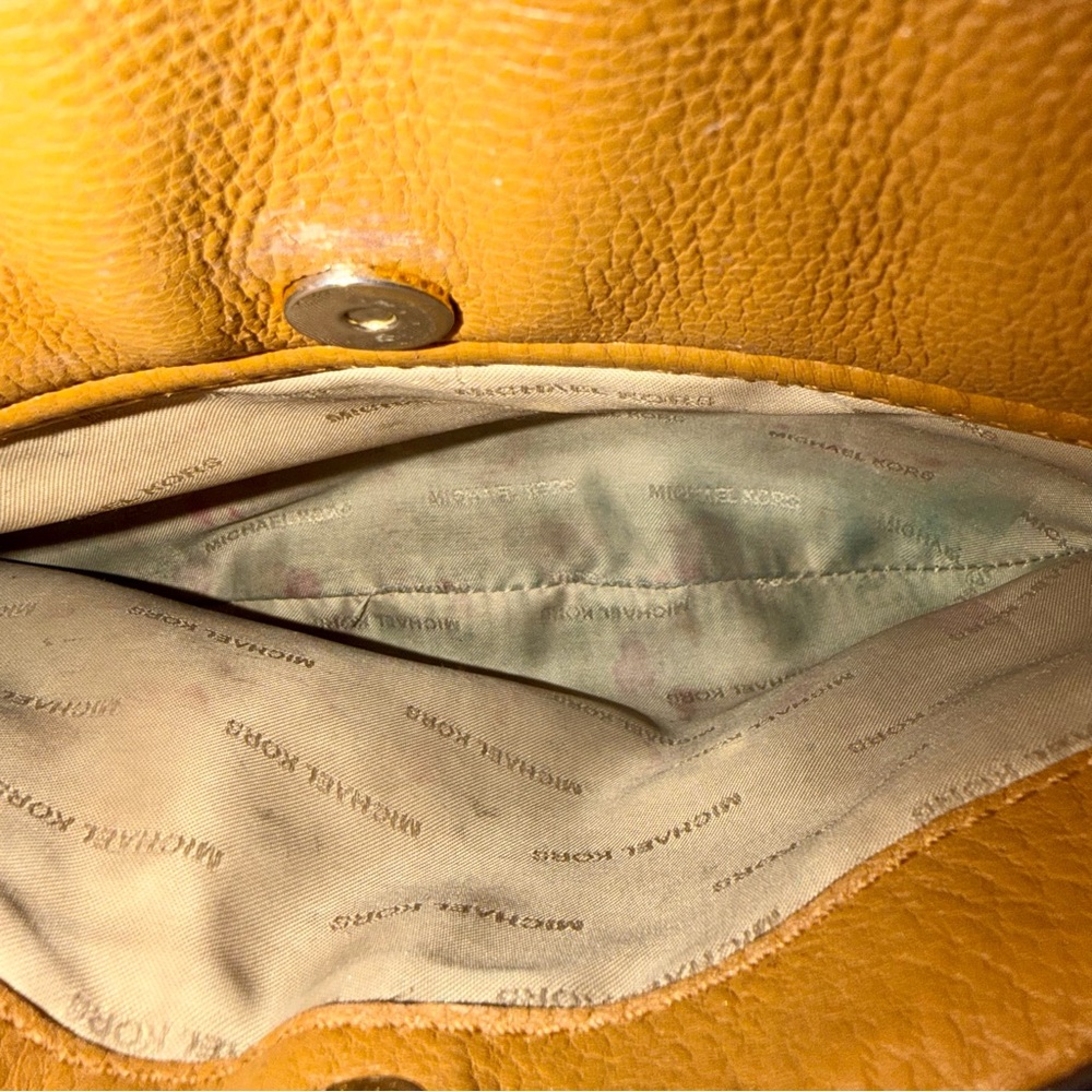 Michael Kors Leather Crossbody Saddle Bag Tan Tassel Boho Chic - Picture 11 of 14